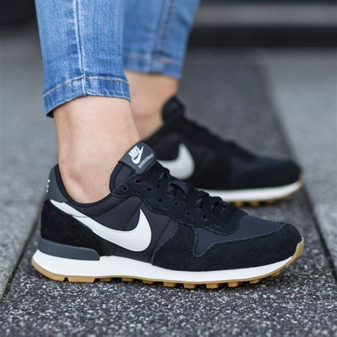 nike damen schuhe schwarz mit grün zeichen|Nike sneakers damen schwarz.